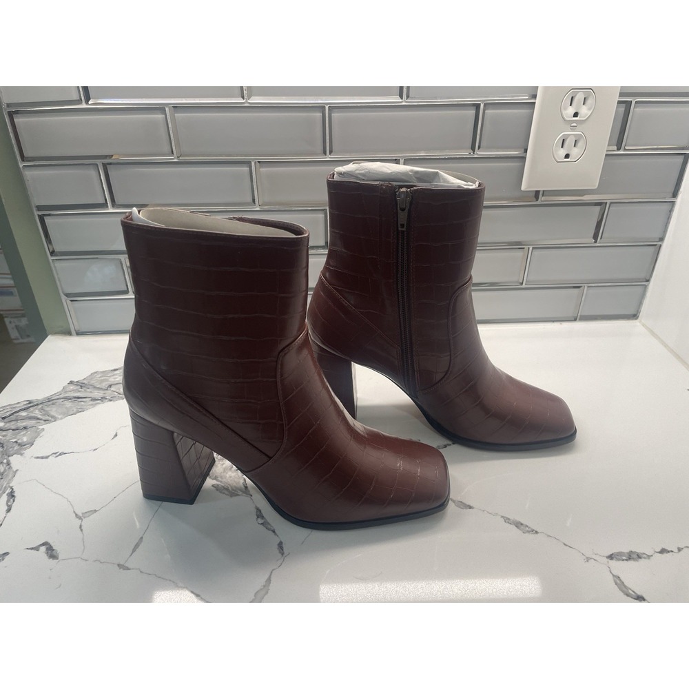 Lisa Vicky Craze Brown Croco Boot Size 7 New in Box